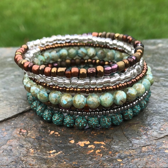 Handmade green natural shell & metal wrap bracelet - Picture 3 of 6